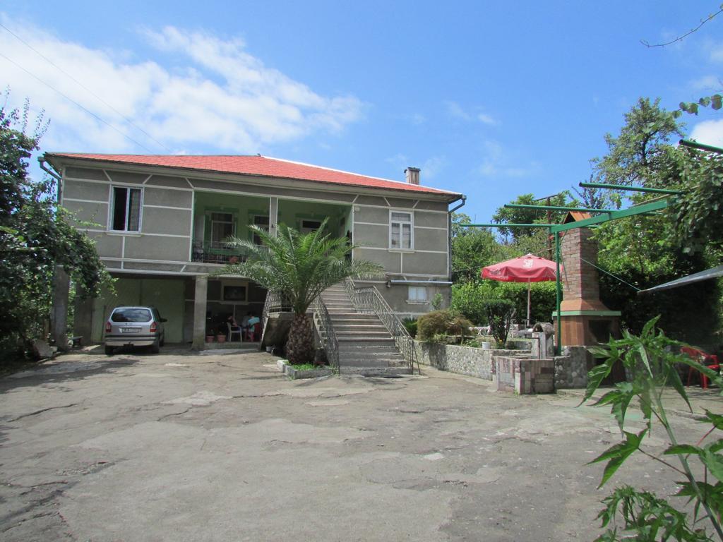 Joni Guest House Батумі Екстер'єр фото