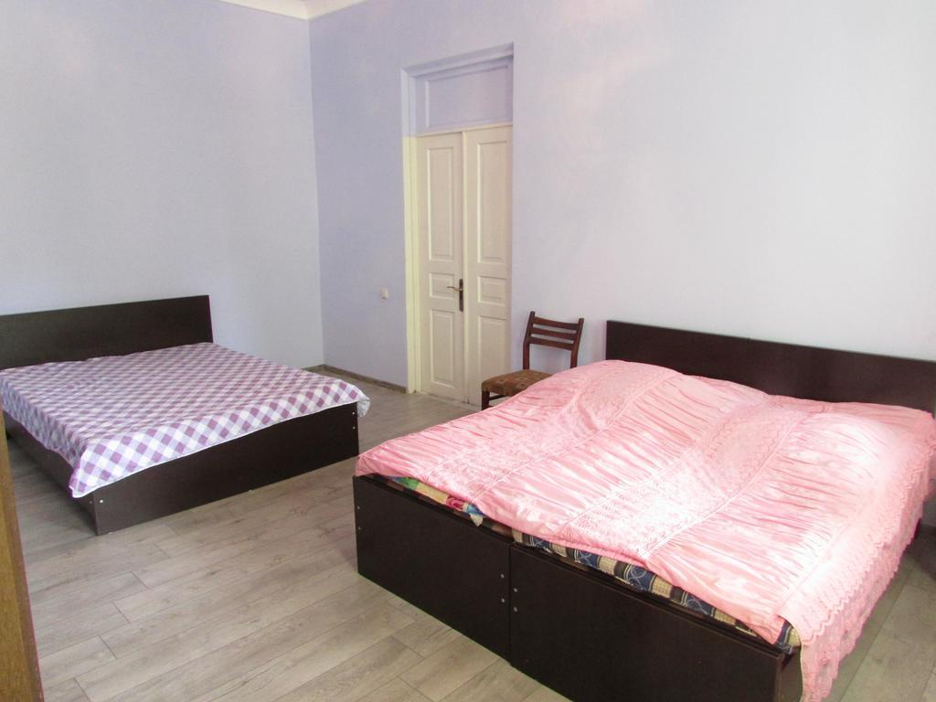 Joni Guest House Батумі Екстер'єр фото