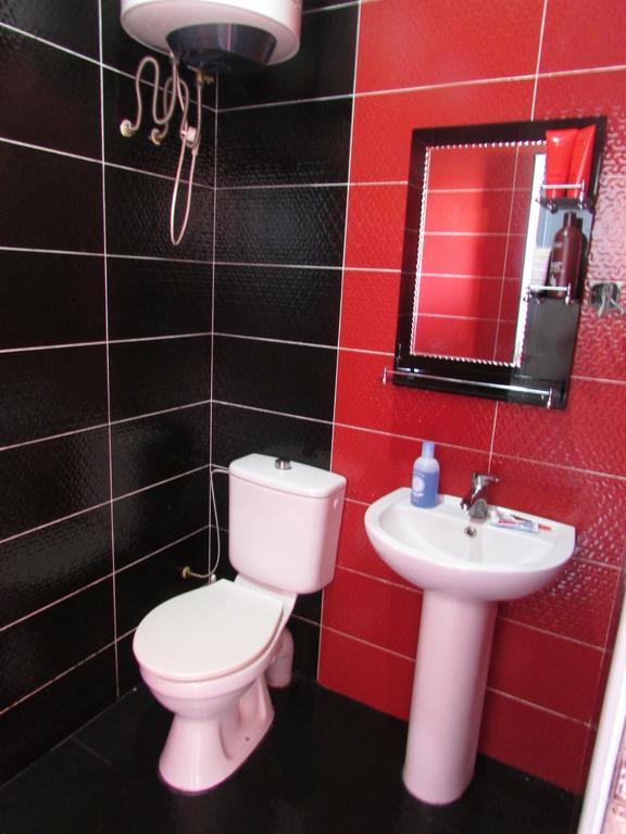 Joni Guest House Батумі Екстер'єр фото
