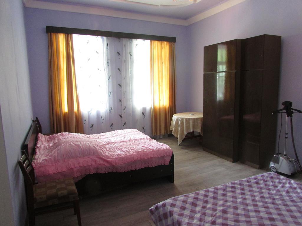 Joni Guest House Батумі Екстер'єр фото