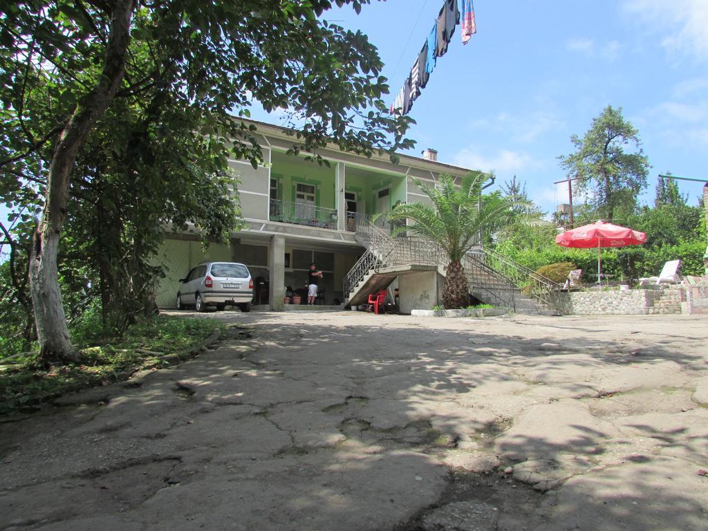Joni Guest House Батумі Екстер'єр фото